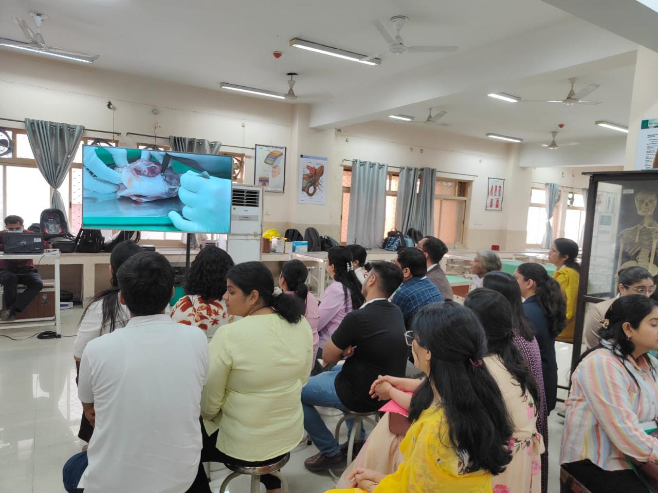 doctors watching live surgery monitor workshop