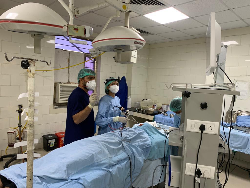 dr payal kumbhat performing endoscopic surgery jaipur